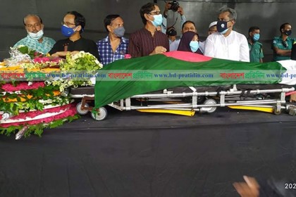 শহীদ মিনারে ফকির আলমগীরকে শ্রদ্ধাঞ্জলি 

