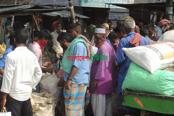 ঝিনাইদহে ঢিলেঢালা কঠোর লকডাউন, স্বাস্থ্যবিধি উপেক্ষিত 