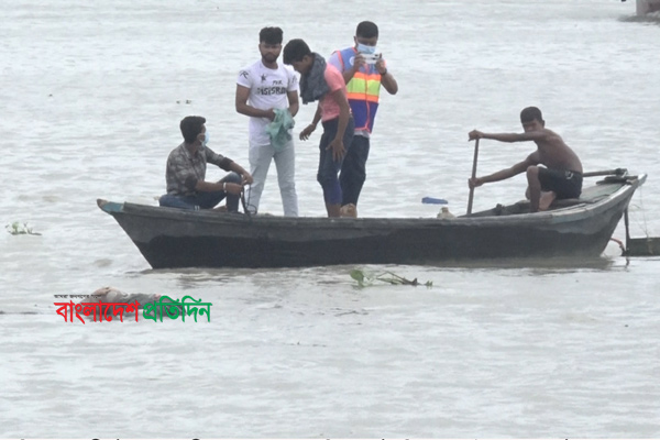 বরিশালে কীর্তনখোলা নদী থেকে অজ্ঞাত ব্যক্তির লাশ উদ্ধার