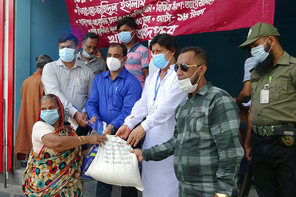 মোরেলগঞ্জে খোলাবাজারে সুলভমূল্যে চাল ও আটা বিক্রয় শুরু