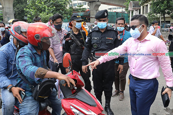 বিধিনিষেধের তৃতীয় দিন ঢাকায় গ্রেফতার ৫৮৭
