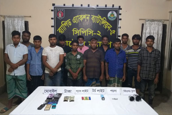 নাটোরে ১৩ জুয়াড়ি আটক