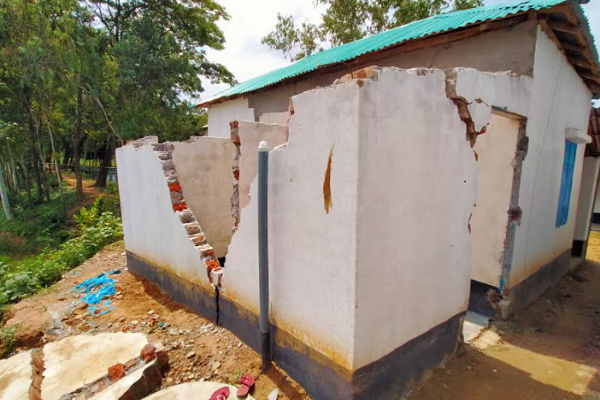 বগুড়ায় উপহারের ২০ ঘরে ফাটল, পুনঃনির্মাণের কাজ শুরু 