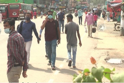 বরিশালের রাস্তায় প্রচুর মানুষ ও যানবাহন