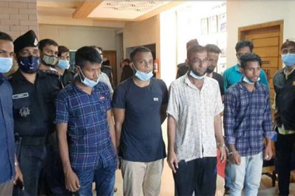 ফেসবুকে গুজব ছড়িয়ে তারা র‌্যাবের জালে ধরা
