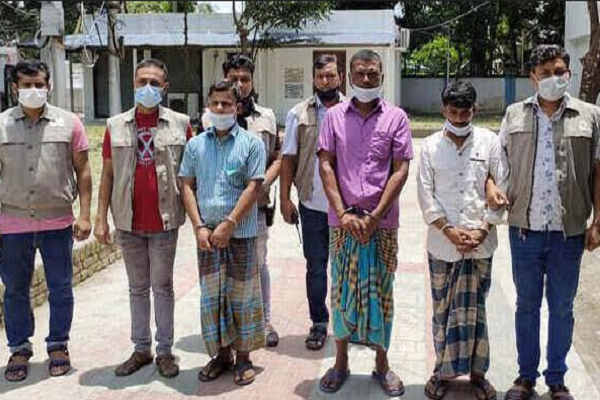 ডাকাতিতে বাধা দেওয়ায় ব্যবসায়ীকে হত্যা, ৪ ডাকাত গ্রেফতার