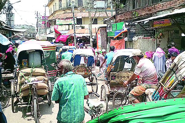 লকডাউন নিয়ে চোর পুলিশ খেলা
