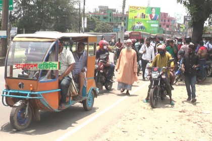 
বরিশালের 
রাস্তায় মানুষ ও যান চলাচল বেড়েছে