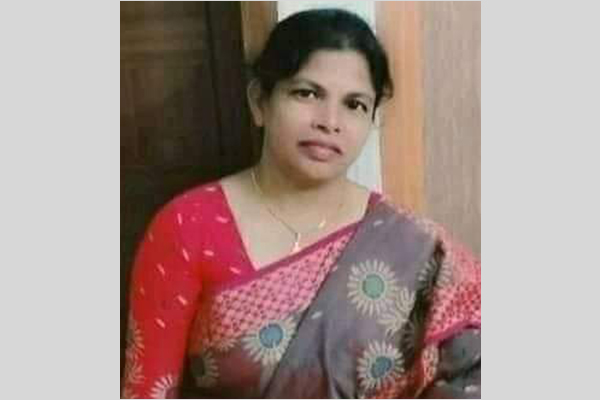 চলন্ত মোটরসাইকেলে শাড়ির আঁচল পেঁচিয়ে শিক্ষিকার মর্মান্তিক মৃত্যু