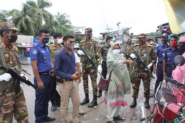 বাগেরহাটে লকডাউন না মানায় 
জরিমানা 