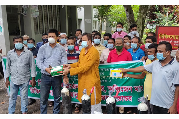 এবার কাহালু উপজেলা স্বাস্থ্য কমপ্লেক্সে চিকিৎসা সামগ্রী দিলেন এমপি মোশারফ

