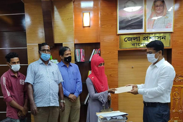 ফকিরহাটে সড়ক দুর্ঘটনায় নিহতদের পরিবারকে প্রধানমন্ত্রীর আর্থিক সহায়তা