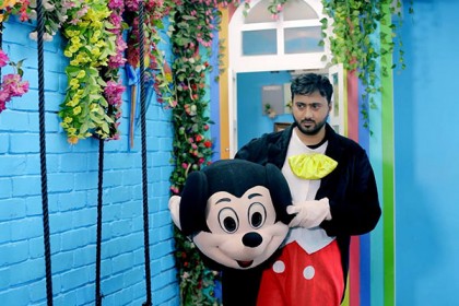 নয়ন-মুক্তির ‘আইডেনটিটি ক্রাইসিস’ 