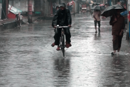 ভারী বর্ষণের আভাস, চট্টগ্রামে তিন নম্বর সতর্কতা সংকেত