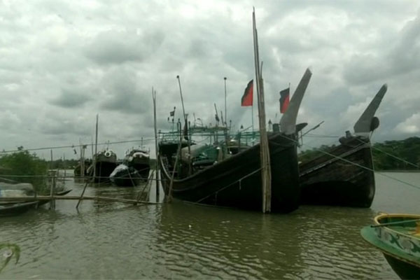 লঘুচাপে উত্তাল বঙ্গোপসাগর, মাছ না ধরেই ফিরতে হচ্ছে জেলেদের