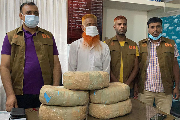 নেত্রকোনায় ১০ কেজি গাঁজাসহ আটক ১