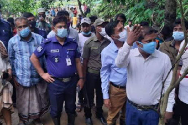 টেকনাফে পাহাড় ধসে নিহত ৫ জনের পরিবারের পাশে জেলা প্রশাসন, নগদ অর্থ সহায়তা