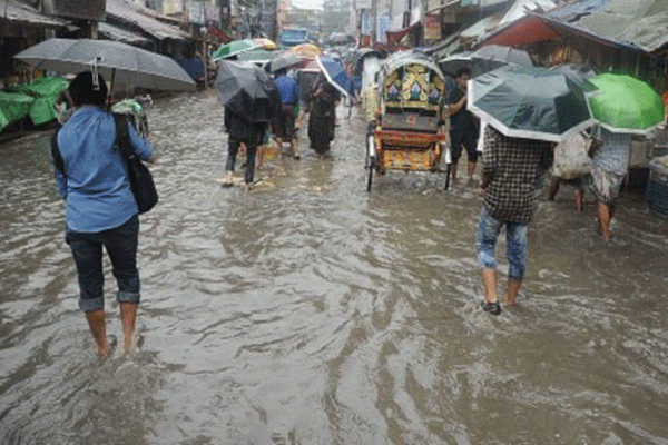 চট্টগ্রামে টানা বর্ষণে জনজীবন স্থবির