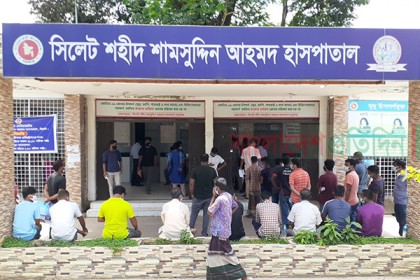 সিলেটের করোনা পরীক্ষা কেন্দ্রগুলোতে দীর্ঘ লাইন