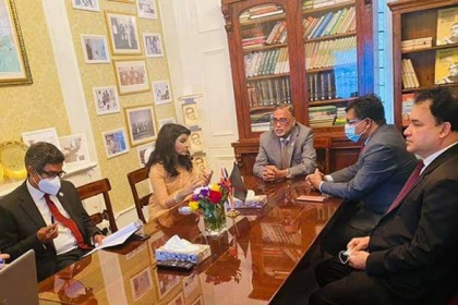 যুক্তরাজ্যে বাংলাদেশ হাইকমিশনের কর্মকর্তাদের সাথে পরিবেশমন্ত্রীর মতবিনিময় 