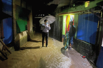 চট্টগ্রামে ঝুঁকিপূর্ণ পাহাড় থেকে ৯২ পরিবারকে স্থানান্তর