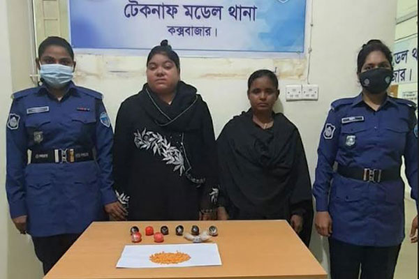 টেকনাফে ইয়াবাসহ দুই নারী আটক