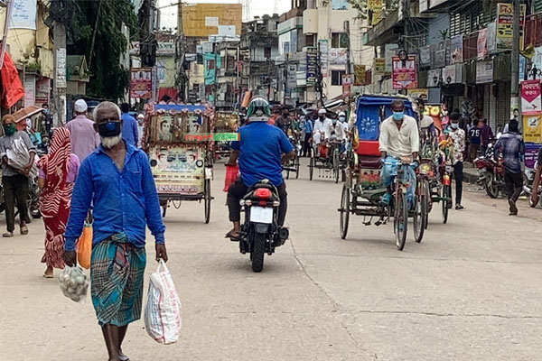নেত্রকোনায় ‘কঠোর বিধিনিষেধে’ অবাধে চলাচল


