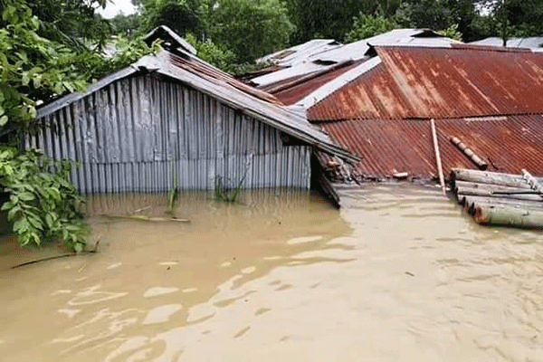 চকরিয়ায় বন্যায় তিন লক্ষাধিক মানুষ পানিবন্দি