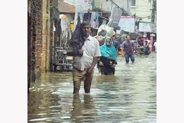 বৃষ্টি ও জোয়ারে চট্টগ্রামের নিম্নাঞ্চলে জলাবদ্ধতা