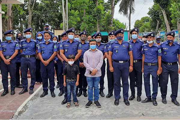 বগুড়ার পুলিশ সুপারকে ধুনট থানা
পুলিশের বিদায়ী সংবর্ধনা