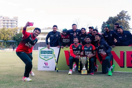 জিম্বাবুয়ে সফর শেষে দেশে ফিরেছে টাইগাররা