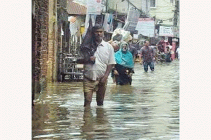 বৃষ্টি ও জোয়ারে চট্টগ্রামের নিম্নাঞ্চলে জলাবদ্ধতা