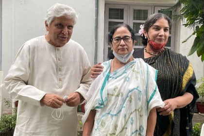 ‘খেলা হবে’ নিয়ে গান লিখতে বললেন মমতা 

