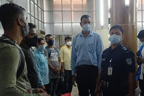 ভারতে তিন বছর কারাভোগের পর দেশে ফিরলেন ১০ নারী-পুরুষ

