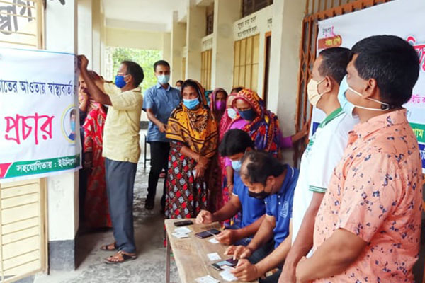 
কুড়িগ্রামে অনার্স ক্লাবের উদ্যোগে করোনার টিকার রেজিস্ট্রেশন 