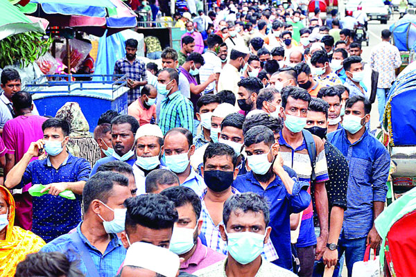 ভ্যাকসিনের জন্য দীর্ঘ লাইন