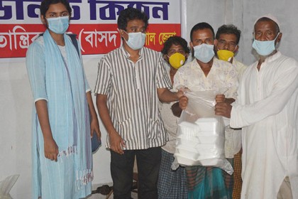 বরিশালে অসহায় মানুষের জন্য কমিউনিটি কিচেন 