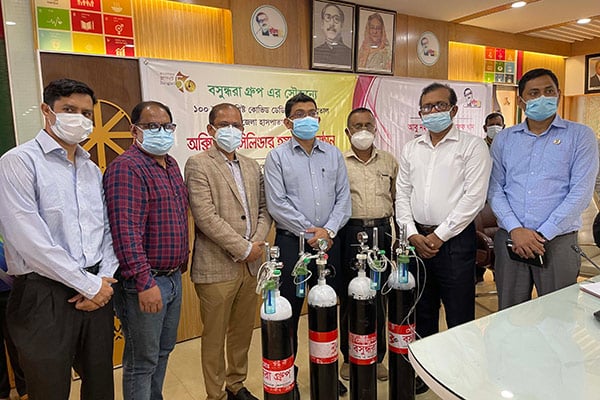 নরসিংদী করোনা হাসপাতালে ১০০ অক্সিজেন সিলিন্ডার দিল বসুন্ধরা গ্রুপ