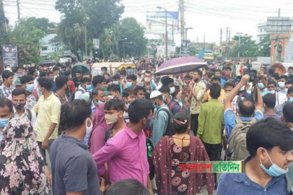 শিল্পকারখানা খোলার খবরে দক্ষিণাঞ্চলের পথে পথে ঢাকামুখী মানুষের স্রোত 