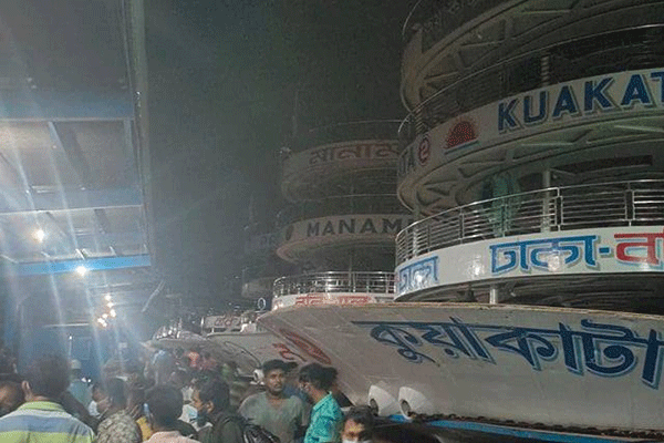 সরকারি ঘোষণার পরও বরিশাল নদী বন্দর থেকে ঢাকামুখী লঞ্চ ছাড়েনি