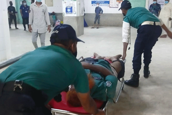 রাজধানীতে মাইক্রোবাসের ধাক্কায় পুলিশ কনস্টেবল নিহত