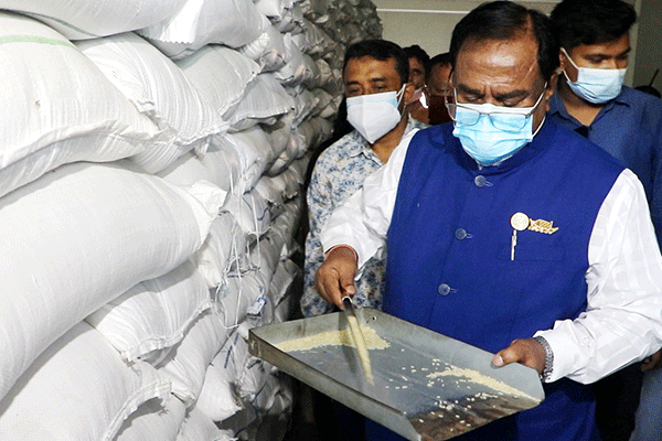 খাদ্য সংগ্রহ ও মজুদ পরিস্থিতি খুবই ভালো : খাদ্যমন্ত্রী