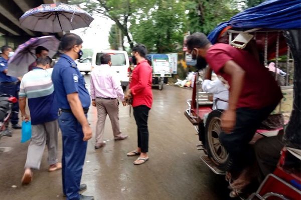 স্বাস্থ্যবিধি না মানায় কলাপাড়ায় ১২ জনকে অর্থদণ্ড