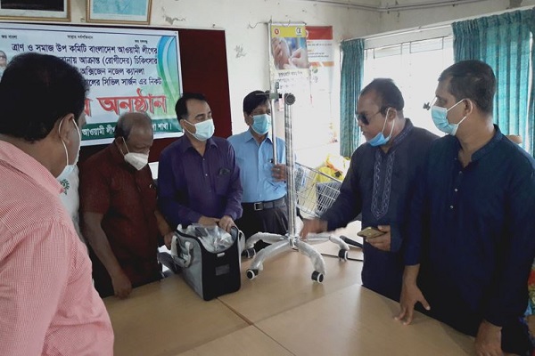 মাদারীপুরে করোনা রোগীদের চিকিৎসা সামগ্রী হস্তান্তর