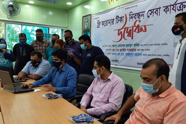 সাতক্ষীরায় ফ্রি করোনার টিকা নিবন্ধন কার্যক্রম শুরু