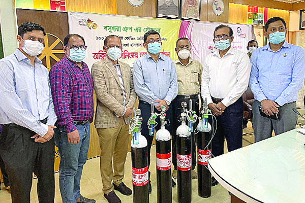 নরসিংদী কভিড হাসপাতালে ১০০ অক্সিজেন সিলিন্ডার দিল বসুন্ধরা গ্রুপ