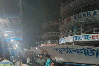 সরকারি ঘোষণার পরও বরিশাল নদী বন্দর থেকে ঢাকামুখী লঞ্চ ছাড়েনি