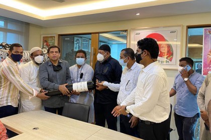 যুবলীগের 'অক্সিজেন ব্যাংকে' সিলিন্ডার অনুদান অস্ট্রেলিয়া যুবলীগের

