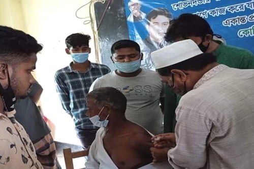 পটিয়ায় টিকা কেলেঙ্কারি: স্বাস্থ্যকর্মীর ভূমিকায় হুইপের ভাই মহব্বত 