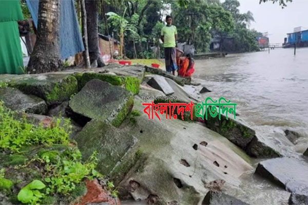 বেতাগীতে ধসে গেছে বিষখালী নদীতে দেয়া পৌর শহর রক্ষা বাঁধের ব্লক
